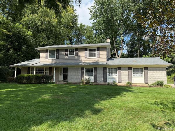 353 Broadleaf Drive, Oakland Township, Mi 48306