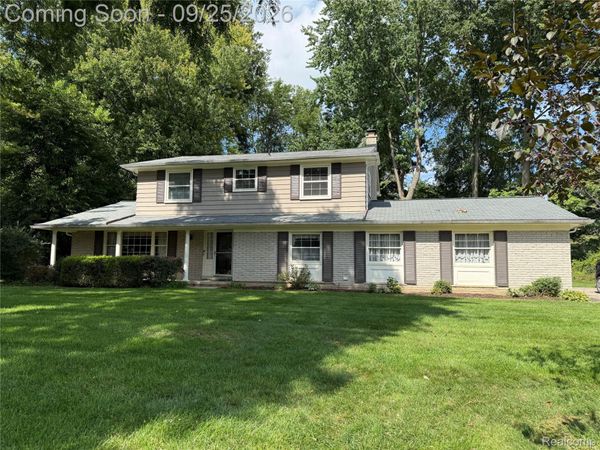 353 Broadleaf Drive, Oakland Township, Mi 48306