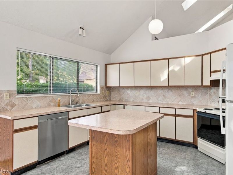 68 Starboard Circle, Green, OH 44319 Photo 7