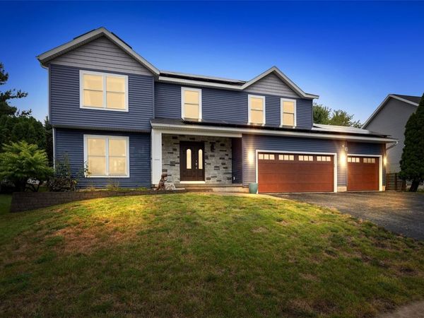7925 Foxfield Dr NE , Cedar Rapids, IA 52402