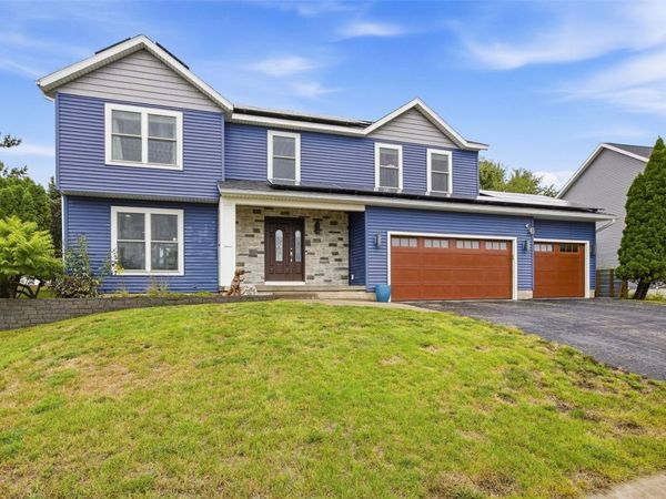 7925 Foxfield Dr NE , Cedar Rapids, IA 52402