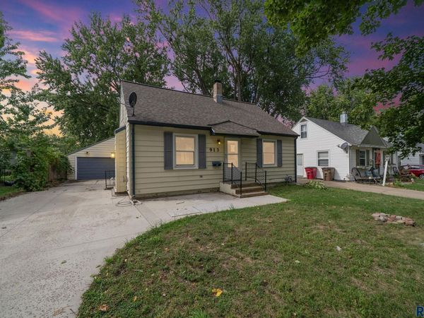 913 S Williams Ave, Sioux Falls, SD 57104