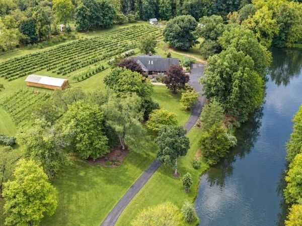 12 Craig Rd, Readington, NJ 08853