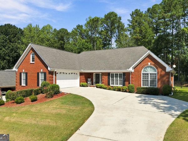 805 Ivy Ridge Drive, Loganville, GA 30052