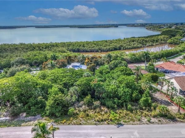 1813 Dogwood DR , MARCO ISLAND, FL 34145