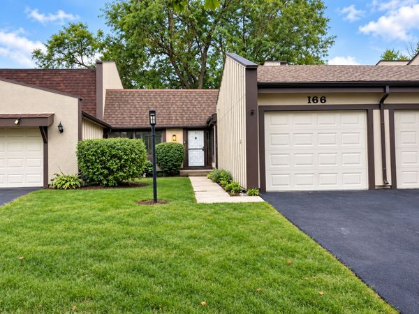 166 Cascade Drive , Indian Head Park, IL 60525