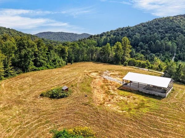 999 Copeland Cove Ln., Livingston, TN 38570