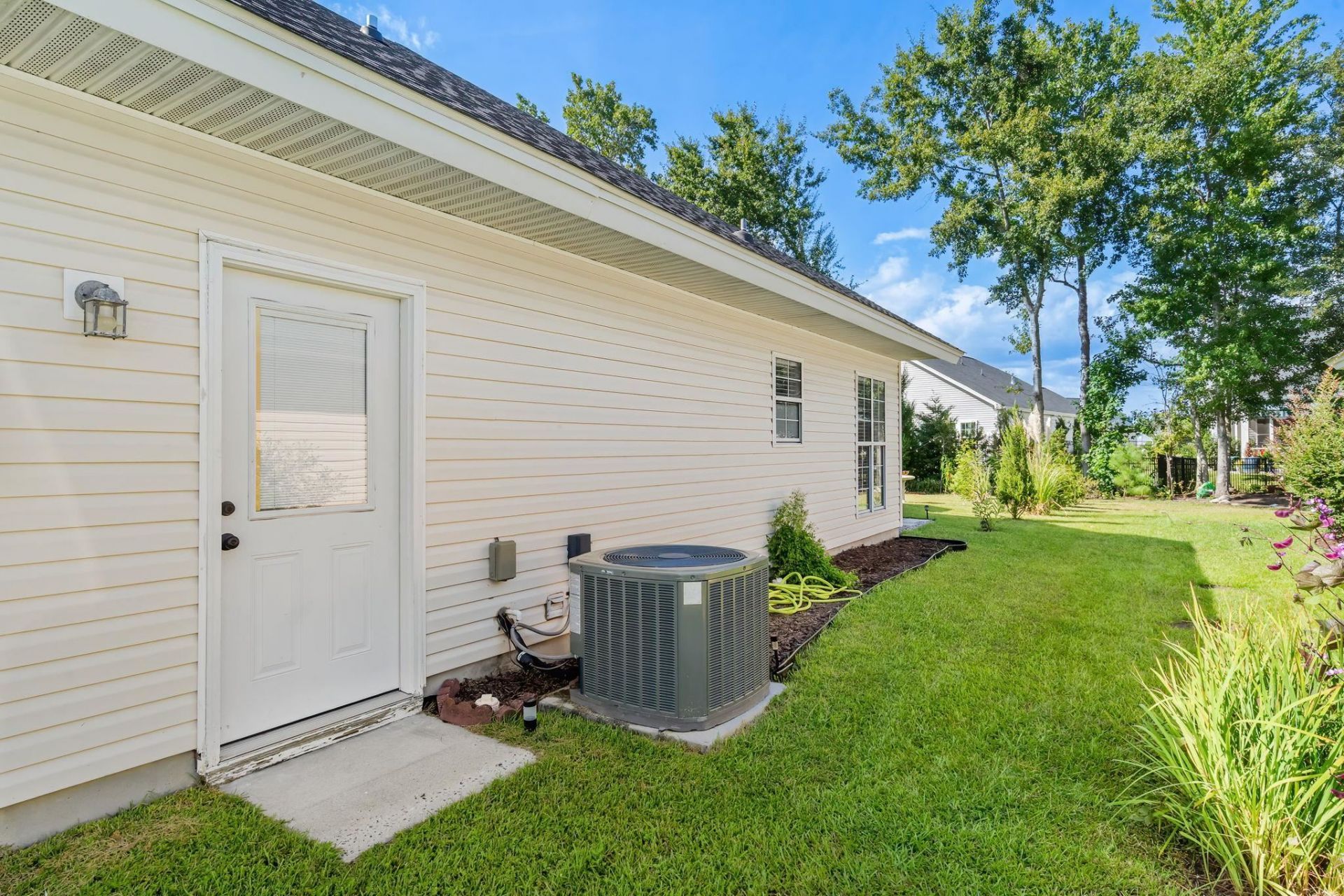 9813 Simonton Ct. Photo 31