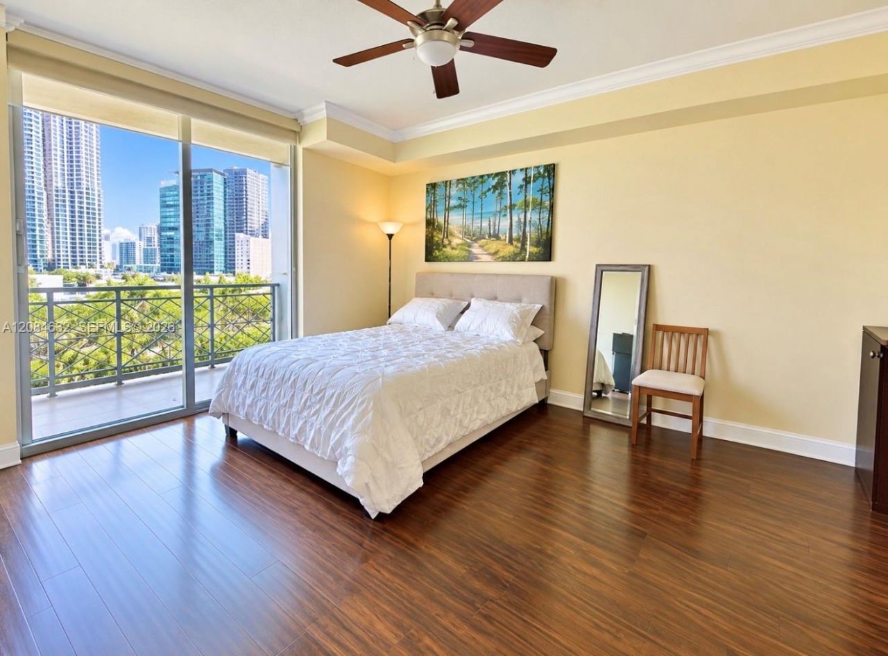 90 SW 3rd St, Unit 1403, Miami, FL 33130 Photo