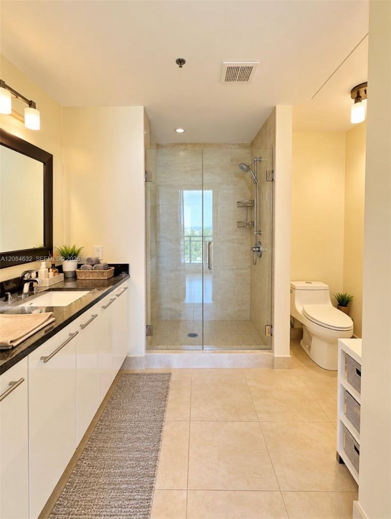 90 SW 3rd St, Unit 1403, Miami, FL 33130 Photo