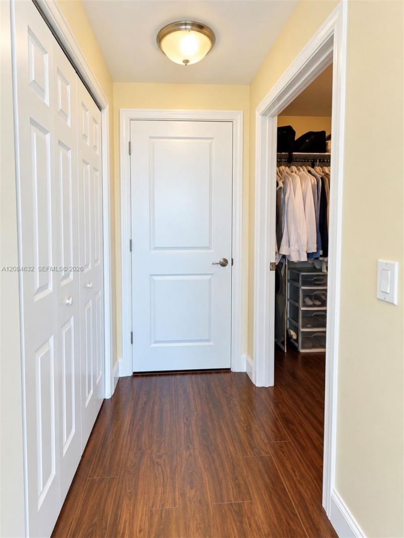 90 SW 3rd St, Unit 1403, Miami, FL 33130 Photo