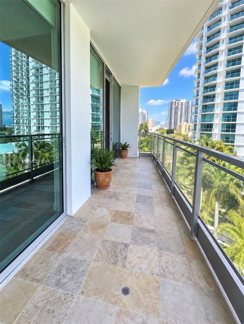 90 SW 3rd St, Unit 1403, Miami, FL 33130 Photo