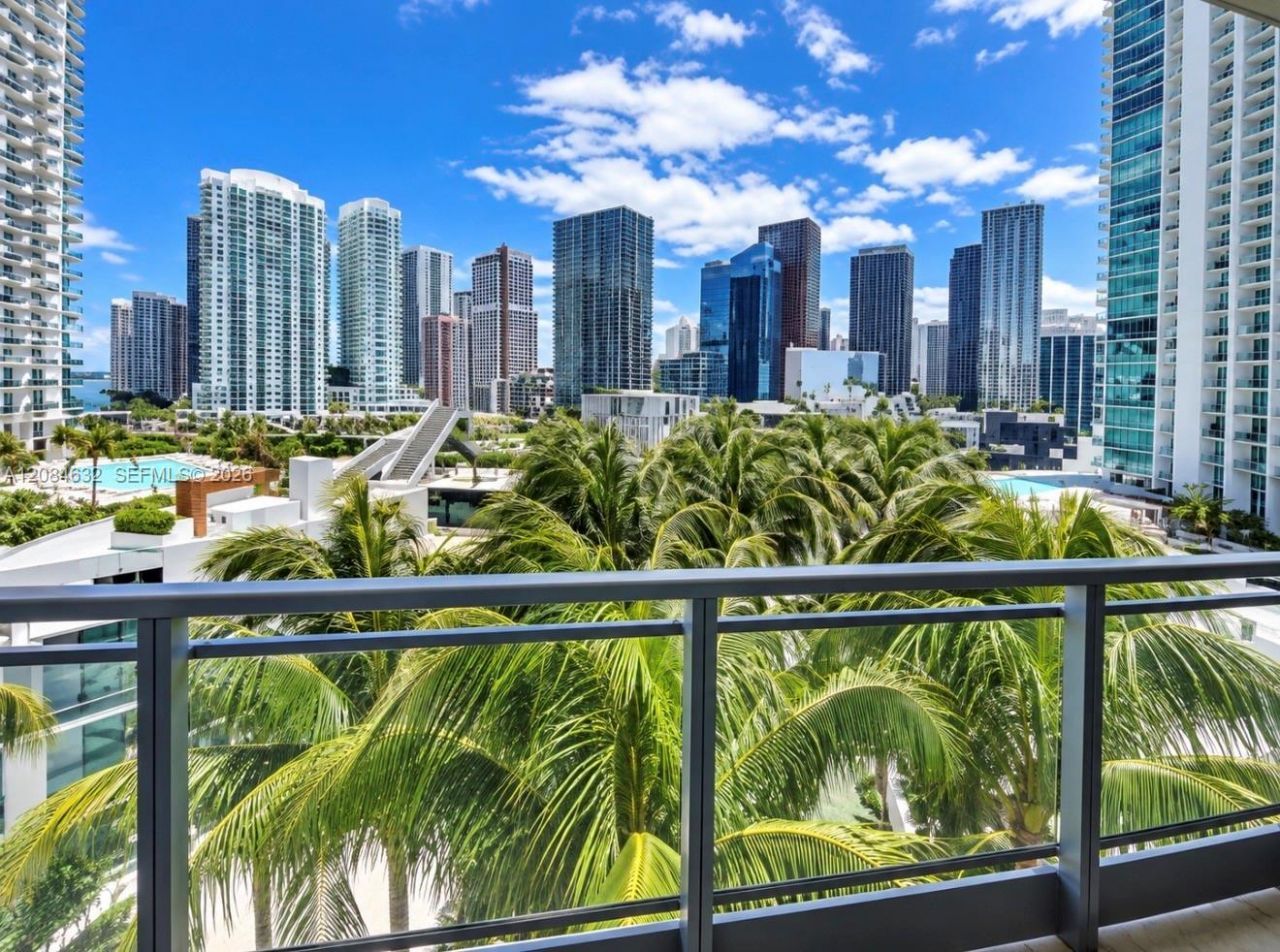90 SW 3rd St, Unit 1403, Miami, FL 33130 Photo