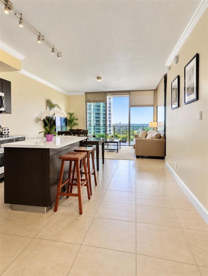 90 SW 3rd St, Unit 1403, Miami, FL 33130 Photo