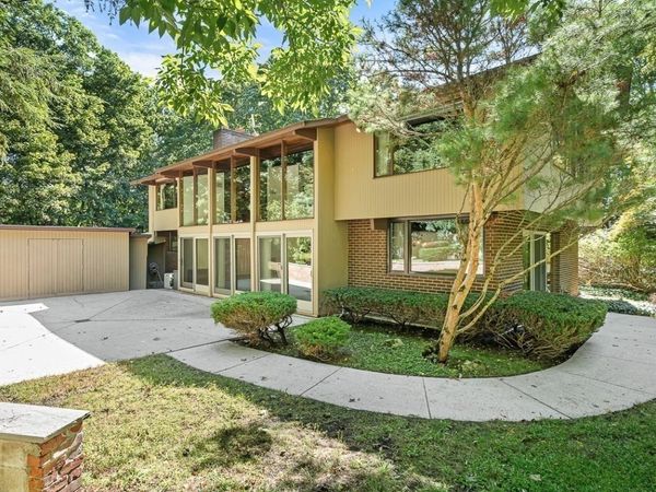 7 Arnold Rd, Wellesley, MA 02481