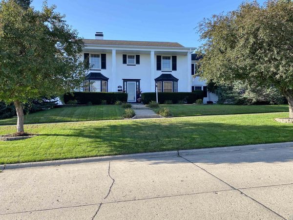 920 Plymouth St SE, LeMars, IA 51031