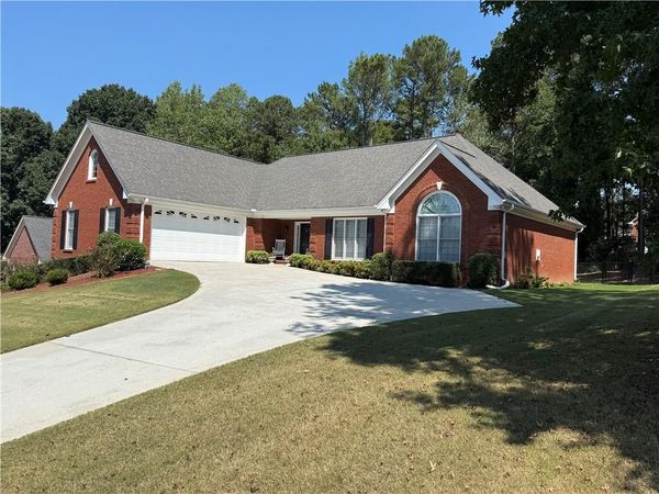805 Ivy Ridge Drive , Loganville, GA 30052