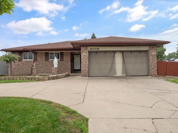 4016 Fox Hill Drive , Sterling Heights, Mi 48310