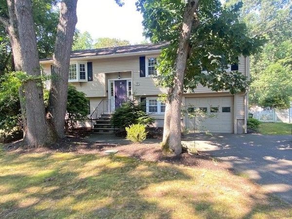 64 Haverhill St, Reading, MA 01867