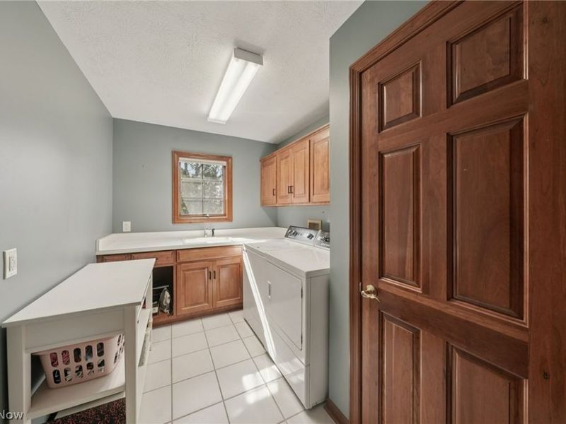 1928 Four Seasons Drive, Akron, OH 44333 Photo 32