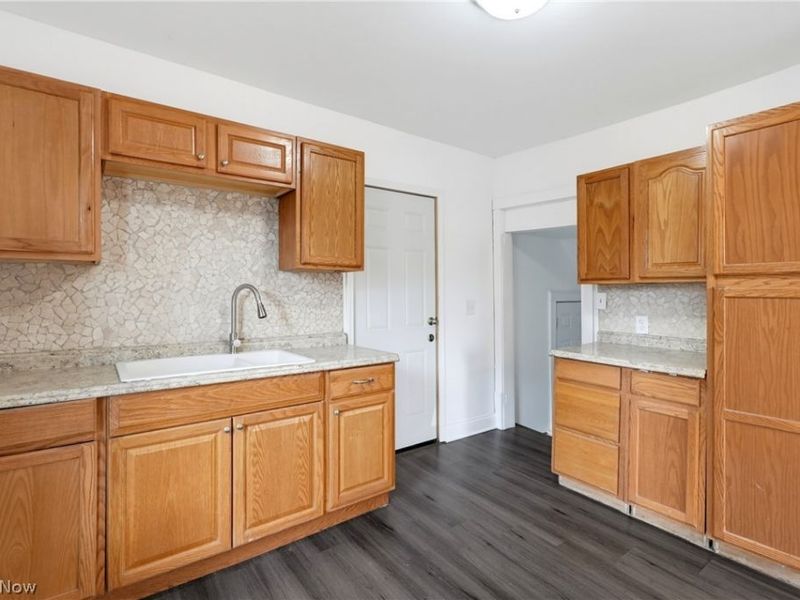 529 Hazel Place, Akron, OH 44304 Photo 13
