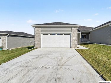 9500 Duckhorn Drive, Lincoln, NE 68526