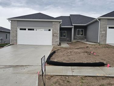 9500 Duckhorn Drive, Lincoln, NE 68526
