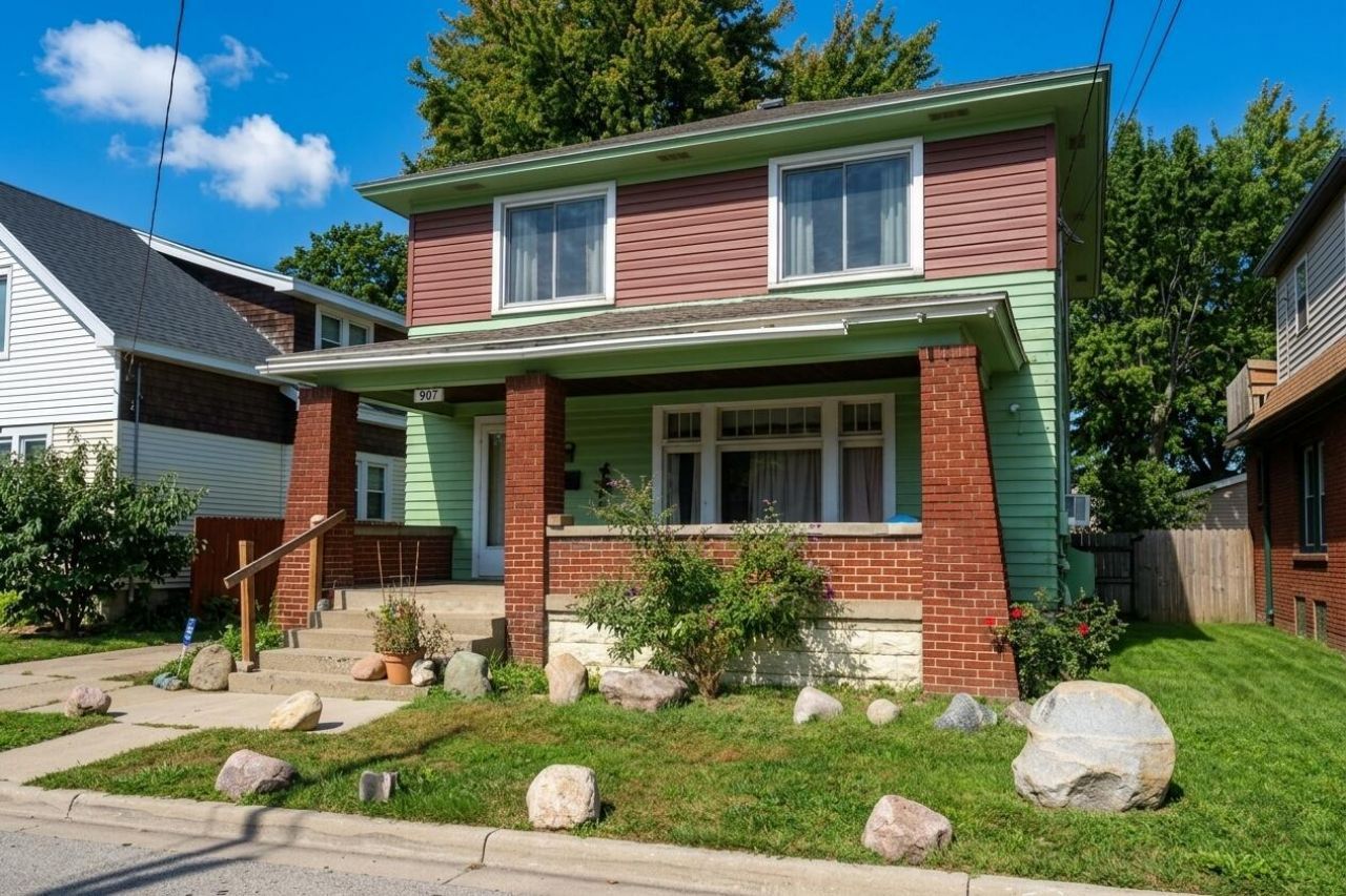907 Burton Street Sw, Wyoming, MI 49509 Main Photo