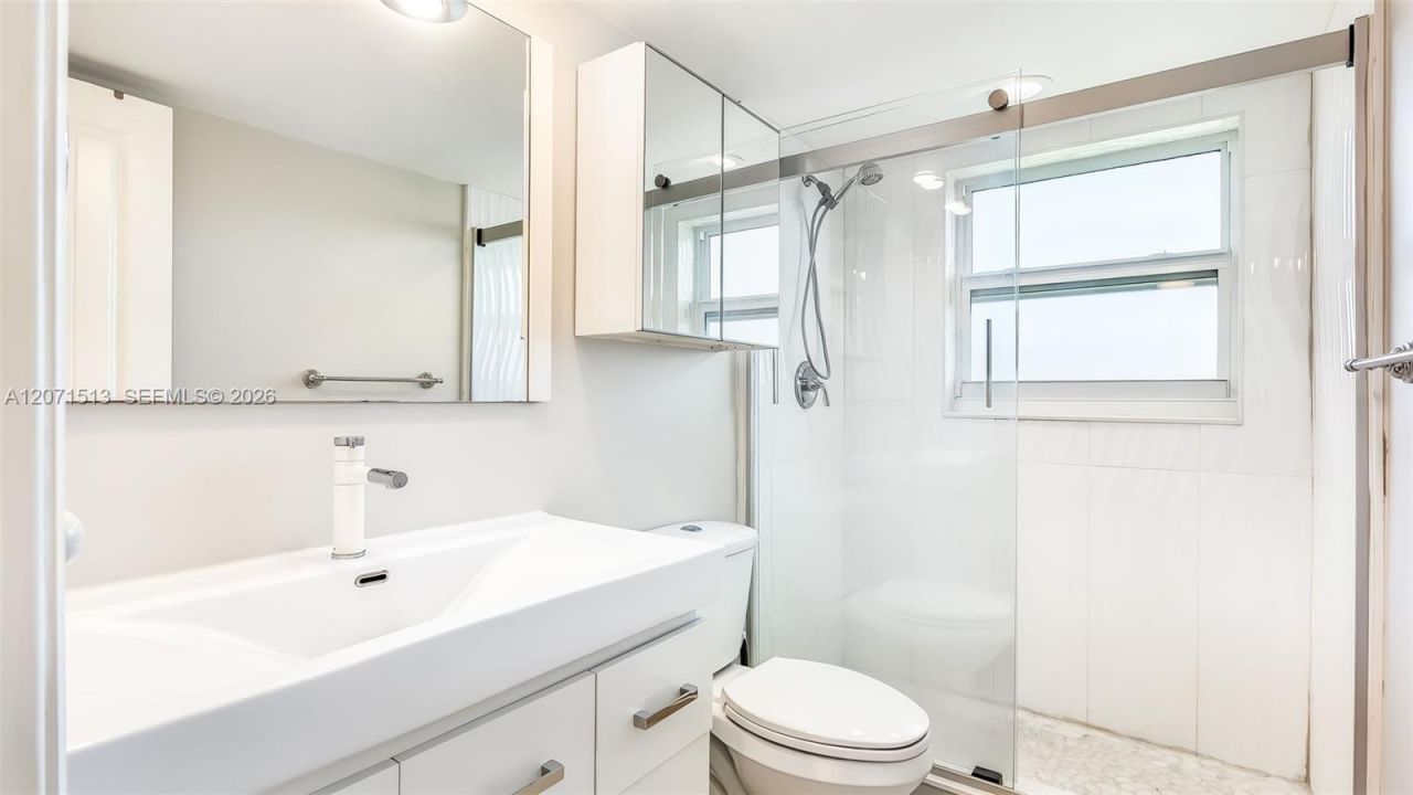 3300 N Palm Aire Dr, Unit 910, Pompano Beach, FL 33069 Photo