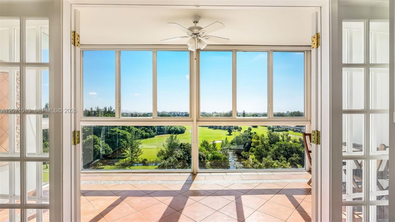 3300 N Palm Aire Dr, Unit 910, Pompano Beach, FL 33069 Photo