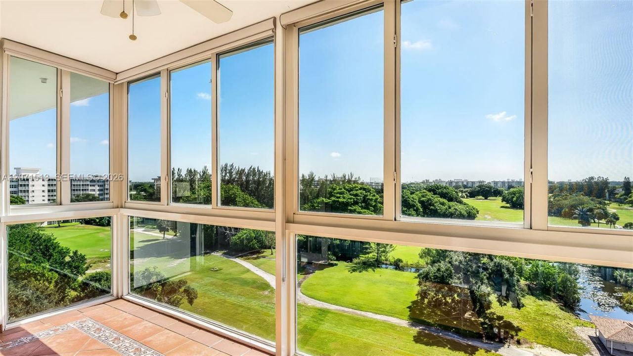 3300 N Palm Aire Dr, Unit 910, Pompano Beach, FL 33069 Photo