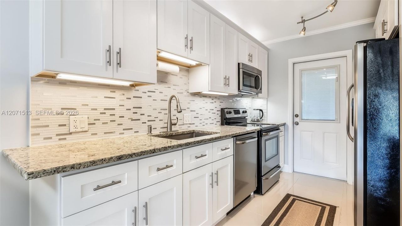 3300 N Palm Aire Dr, Unit 910, Pompano Beach, FL 33069 Photo