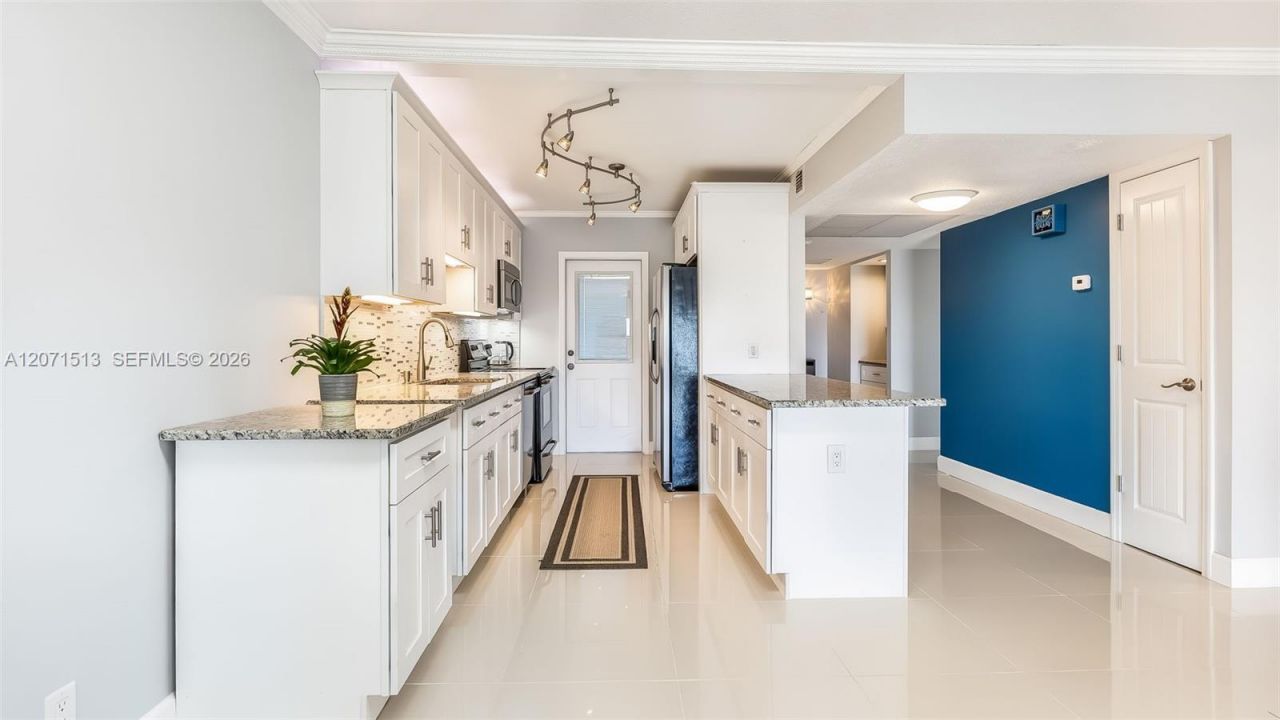 3300 N Palm Aire Dr, Unit 910, Pompano Beach, FL 33069 Photo
