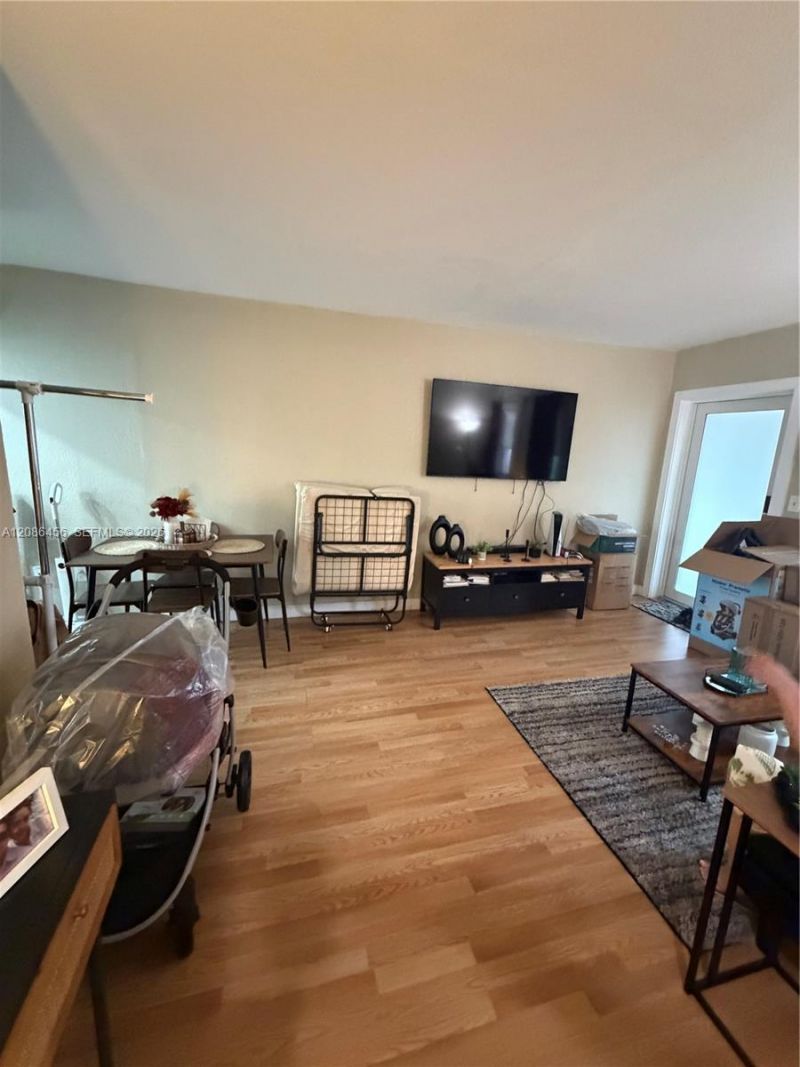 3570 SW 9th Ter , Unit 9B, Miami, FL 33135 Photo