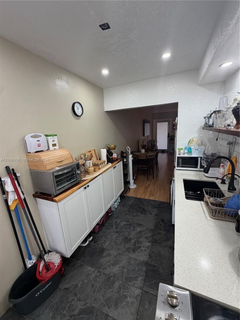 3570 SW 9th Ter , Unit 9B, Miami, FL 33135 Photo