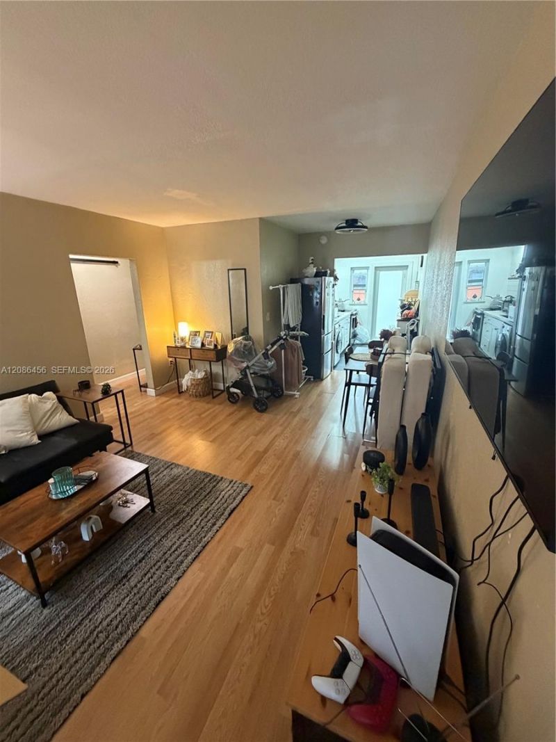 3570 SW 9th Ter , Unit 9B, Miami, FL 33135 Photo