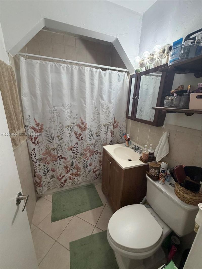 3570 SW 9th Ter , Unit 9B, Miami, FL 33135 Photo
