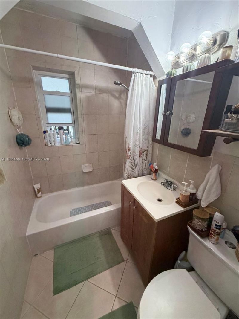 3570 SW 9th Ter , Unit 9B, Miami, FL 33135 Photo