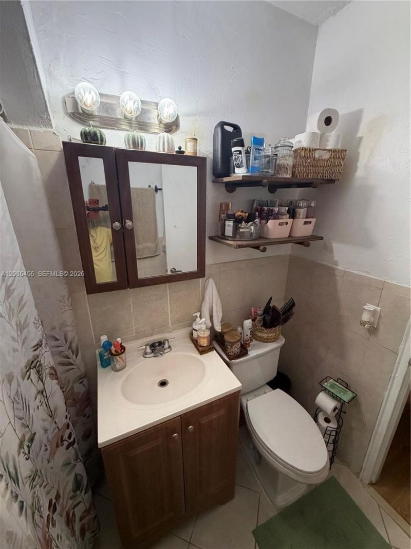 3570 SW 9th Ter , Unit 9B, Miami, FL 33135 Photo