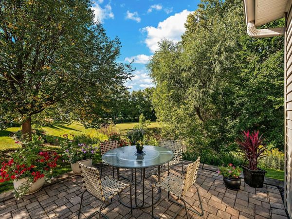 130 Lakeview Road E, Chanhassen, MN 55317