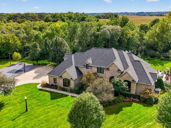3248 N 18th Avenue W, Newton, IA 50208
