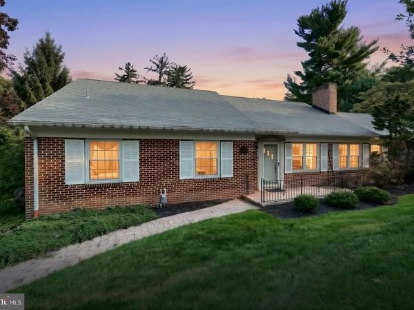 1319 HILLCROFT LANE, YORK, PA 17403