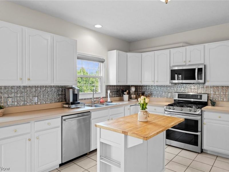 17118 Woodlawn Court, Strongsville, OH 44149 Photo 20