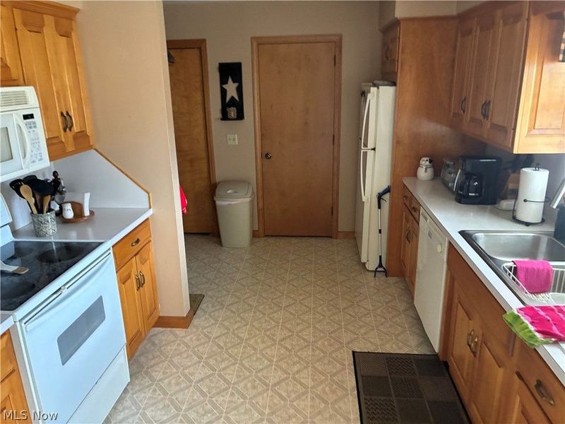 400 Park Drive SE, Brewster, OH 44613 Photo 5