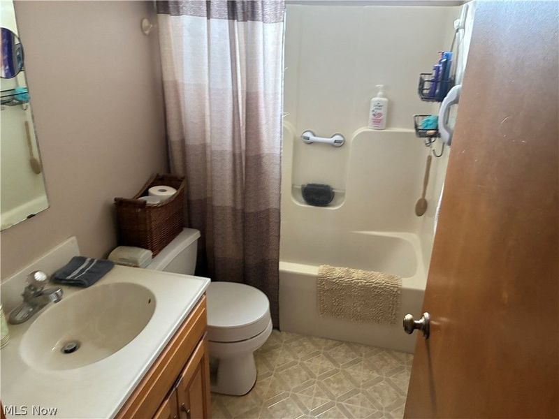 400 Park Drive SE, Brewster, OH 44613 Photo 8