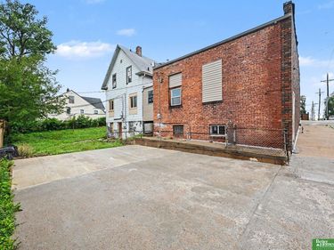 4201 Grand Avenue, Omaha, NE 68111
