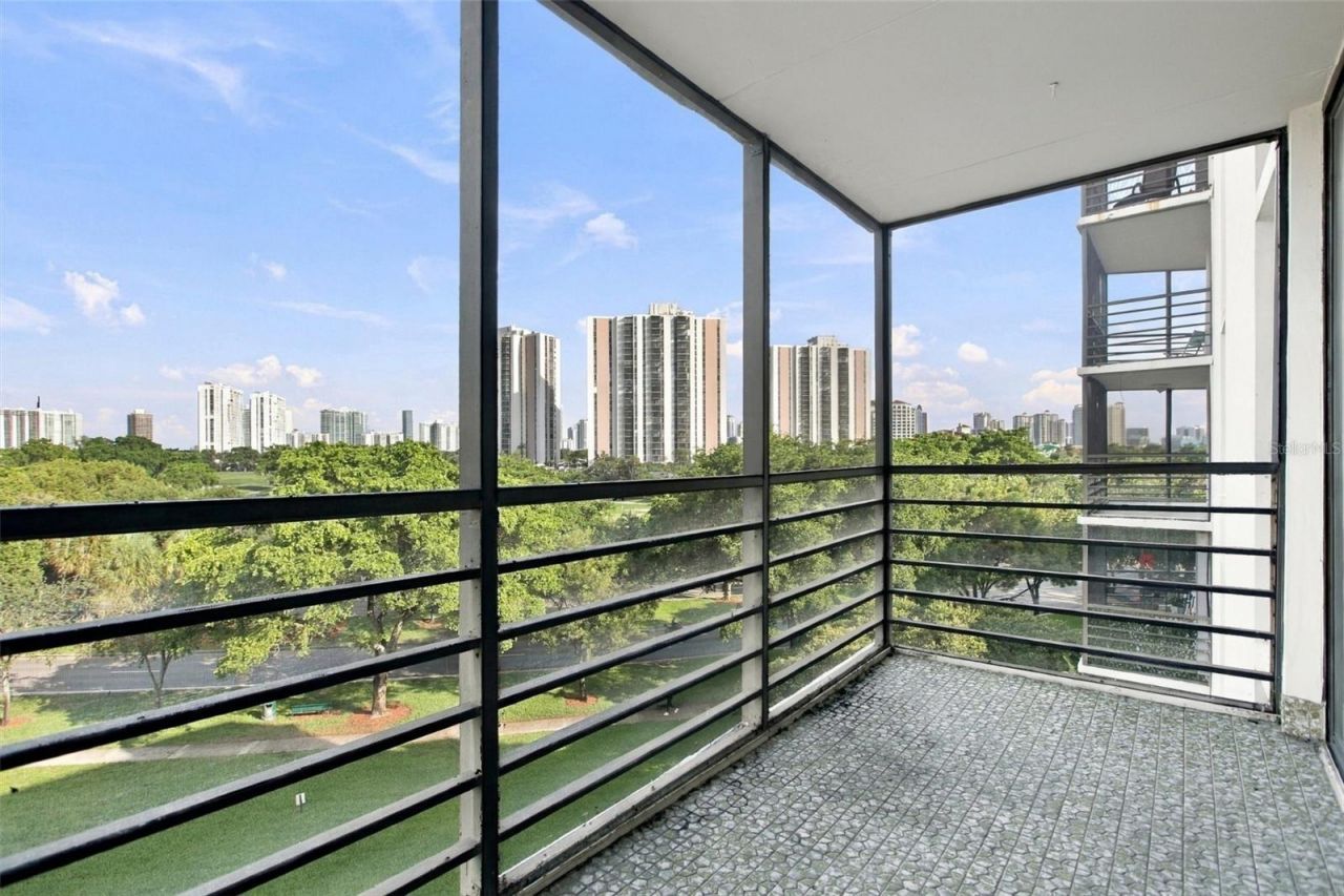 20400 W Country Club Drive, Unit 609, Aventura, FL 33180 Photo