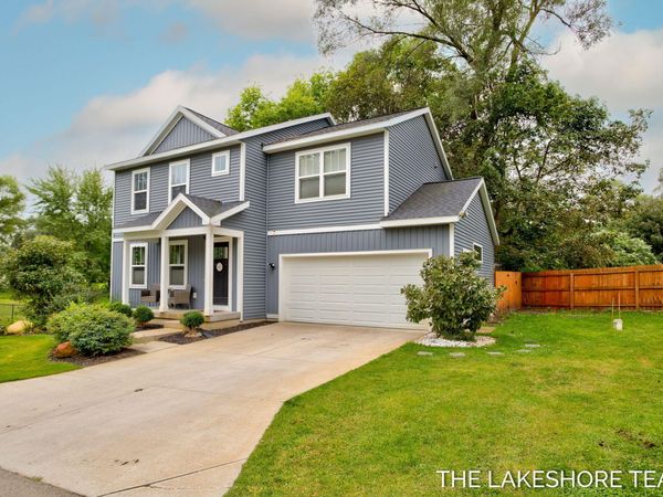 734 E 8th Street, Holland, MI 49423