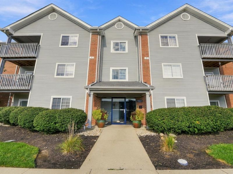 7343 Ridgepoint Drive, Unit 103, Anderson Township, OH 45230 Photo 1