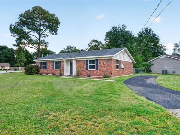 801 Trailwood Drive W, Mobile, AL 36608
